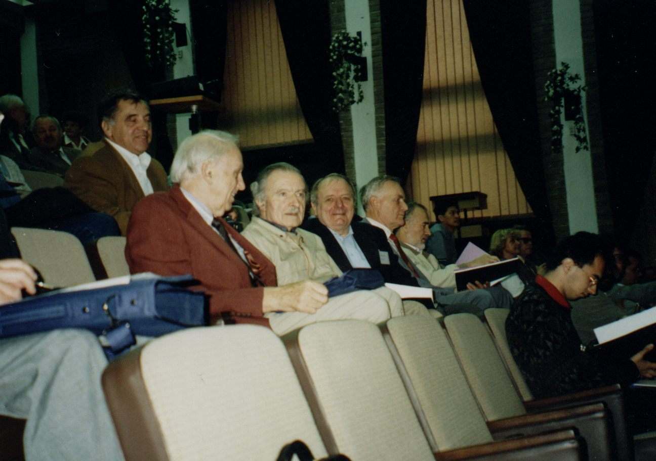 Jack Hale, Stanisaw ojasiewicz,  Andrzej  Lasota,  Bolesaw Szafirski, Jzef Siciak. Above them Lech Grniewicz